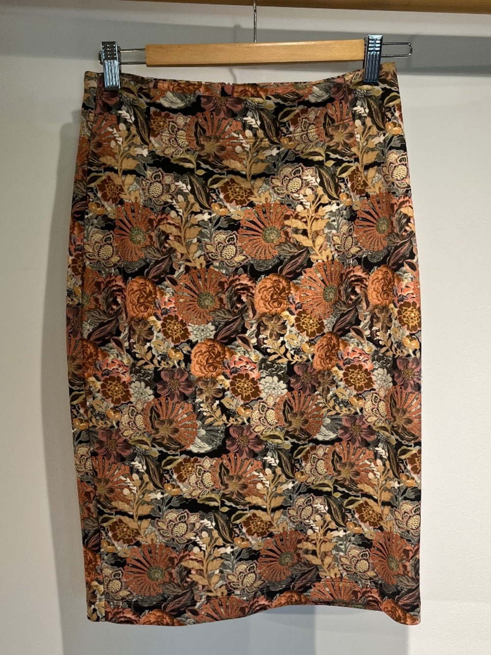 Vanilia pencil skirt with amazing pattern